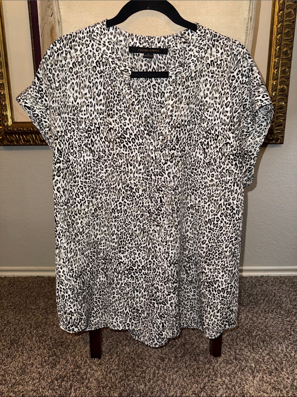 Cynthia Steffe Black and White Leopard Print V-Neck Blouse Size XL